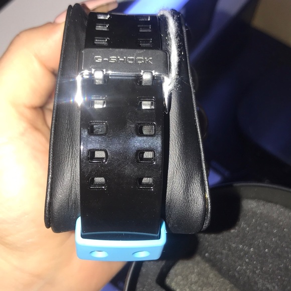 special  edition G shock - Picture 2 of 7